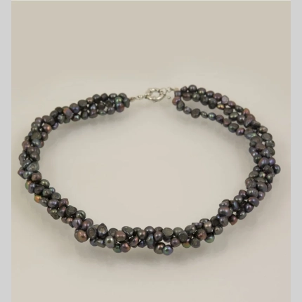 Колие от черни перли