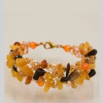 Гривна от кехлибар и перли