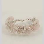 Гривна от розов кварц и перли