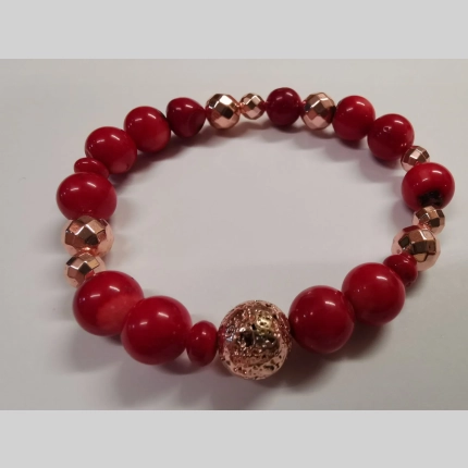 Гривна от корал и хематит