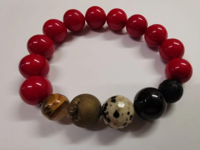 Гривна от перла майорка и яспис