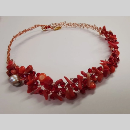 Плетено колие от корал