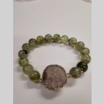 Гривна с друза и пренит