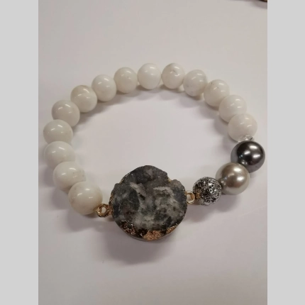 Гривна с друза и опал