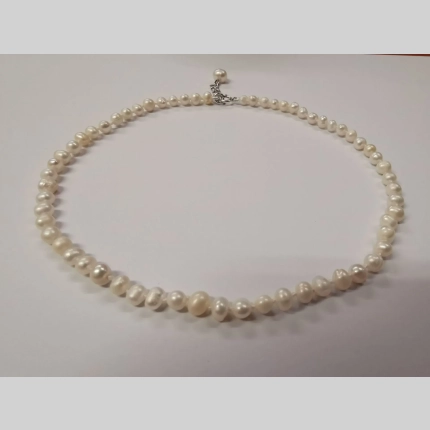 Чокър от бели перли