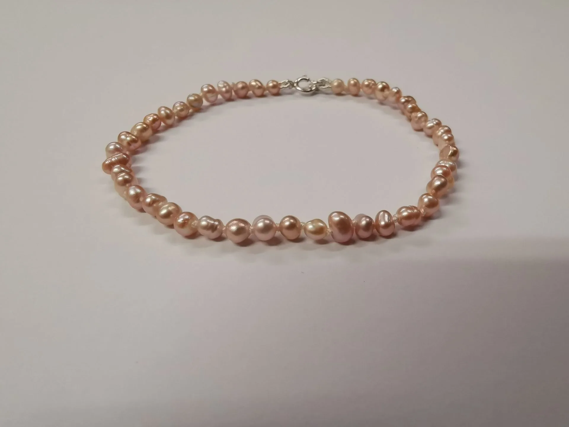 IMG_20210405_140540-scaled-1.webp Гривна от оризови перли "Роза" - Image 1