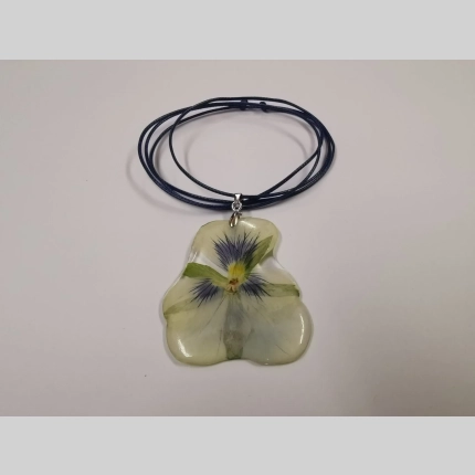 Колие "Теменужка Крем"