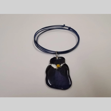 Колие "Тъмна Теменужка"