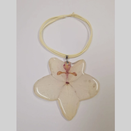 Колие от бяла Орхидея