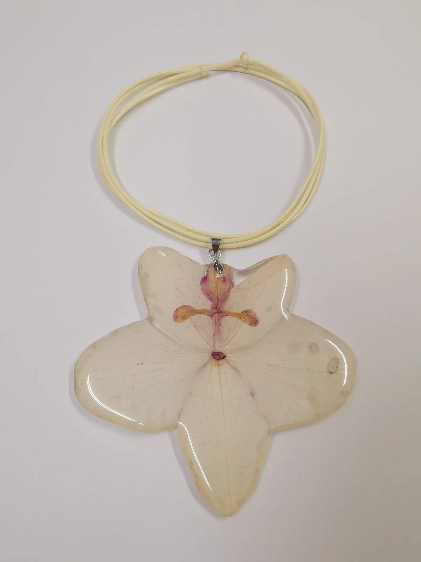 IMG_20210407_113658-scaled-1.webp Колие от бяла Орхидея - Image 1