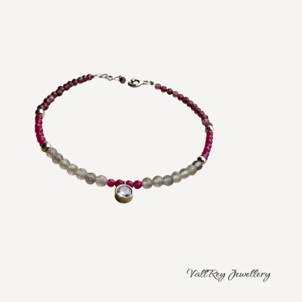 Дамска гривна от лабрадорит, рубин и гранат