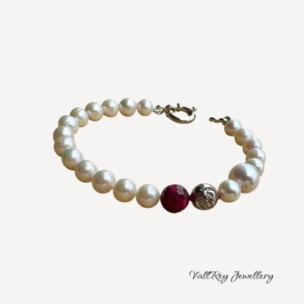 Дамска гривна от перли с рубин