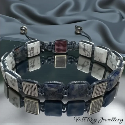 Гривна от хаулит и содалит квадратна форма