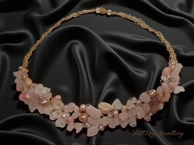 Плетено колие от розов опал