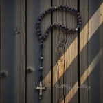 Броеница от червено тигрово око и черна перла - Image 2