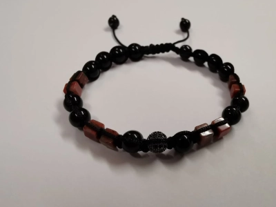 Гривна от оникс и червен яспис