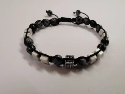 Гривна от обсидиан и хаулит