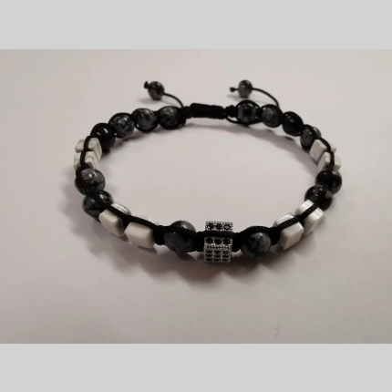 Гривна от обсидиан и хаулит